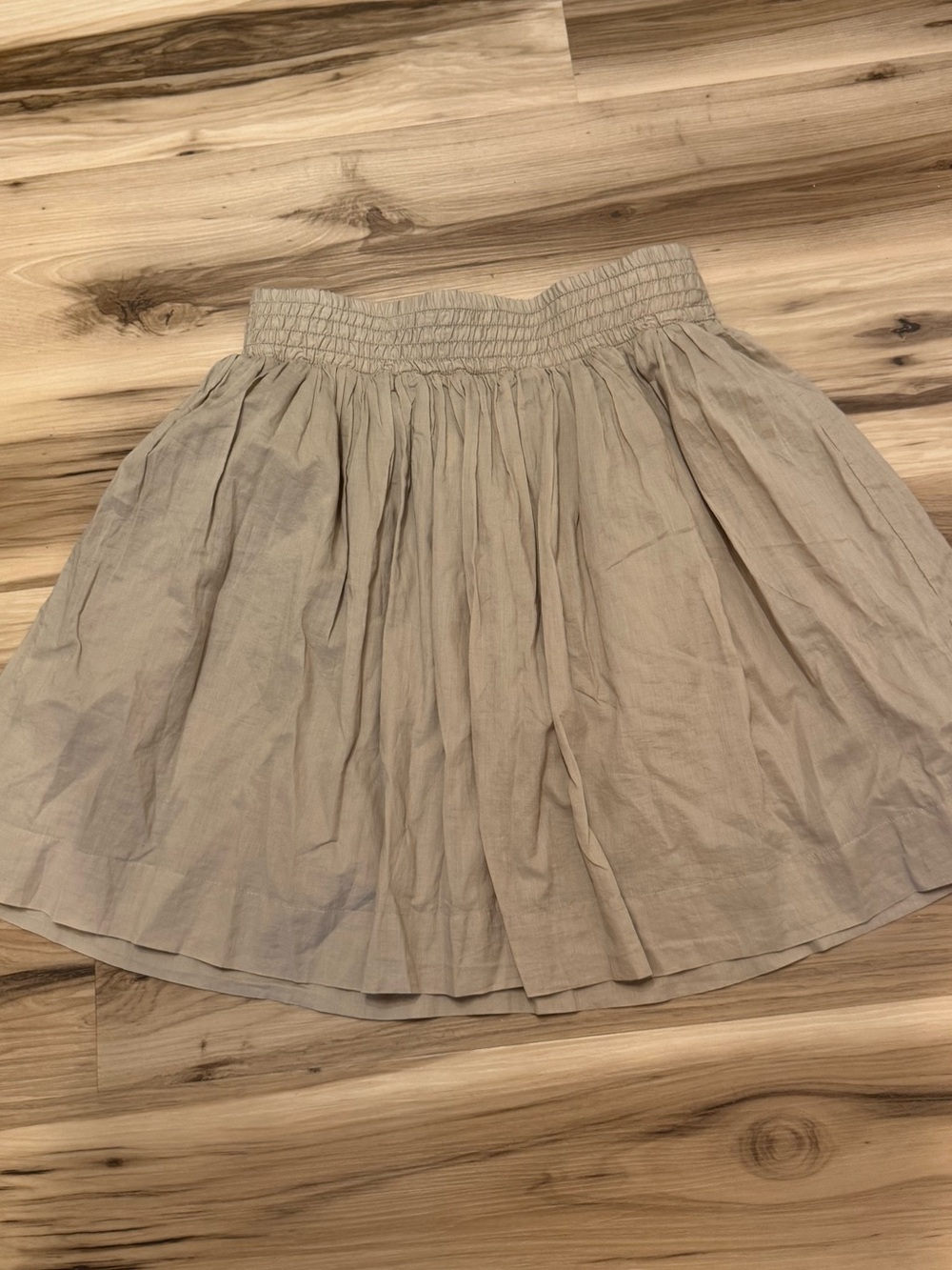 Women’s Banana Republic Beige Smocked Stretch Waist skater Skirt size 2 NWT